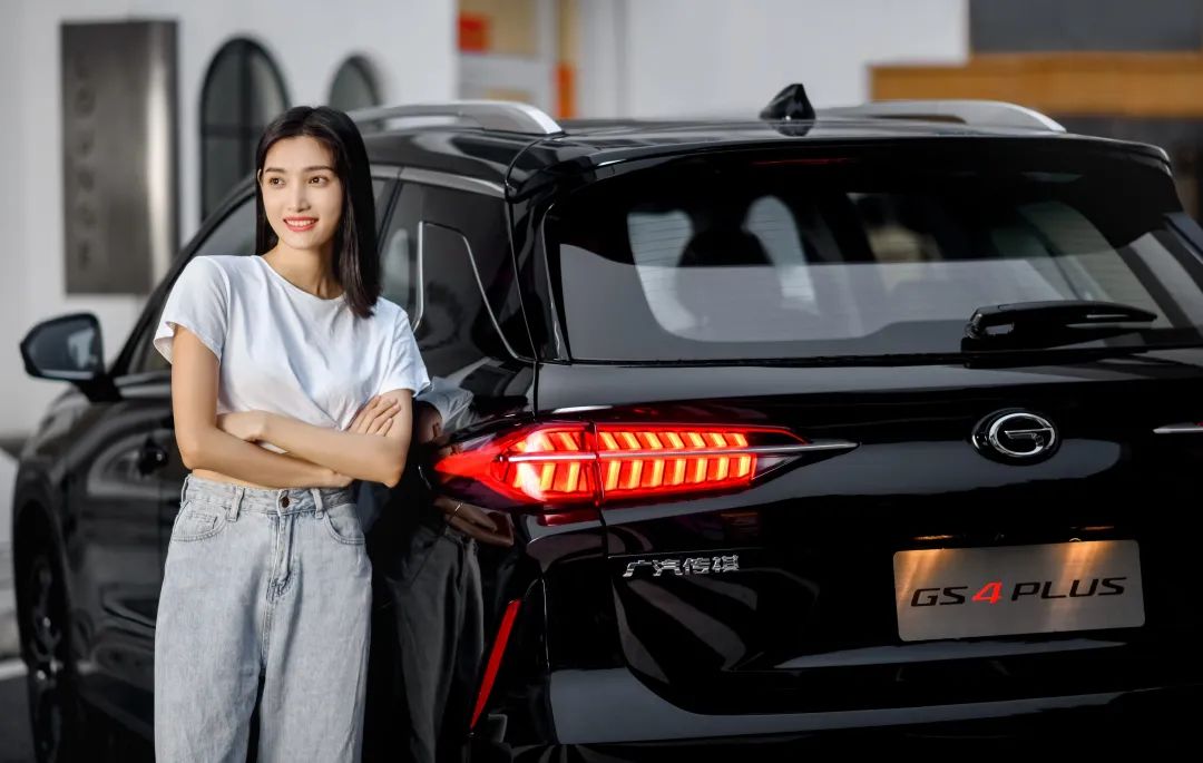 做你夜晚中最闪耀的星凤凰羽流水尾灯光芒碰撞,魅力无处安放斩风刃日