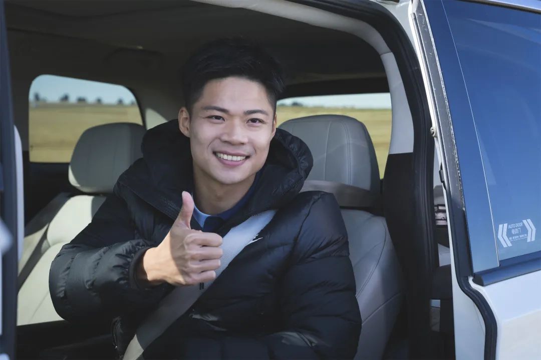 添哥漫游记|排面拉满,传祺"全明星"与苏炳添的秋游之旅